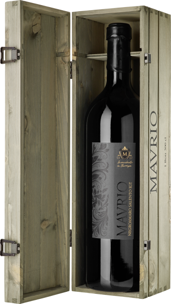 MAVRIO_Negroamaro Salento IGT_300cl_Holzkiste offen_freigestellt 1074730016 1074730017 1074730018 1074730019 1074730020 1074730021 1473330020